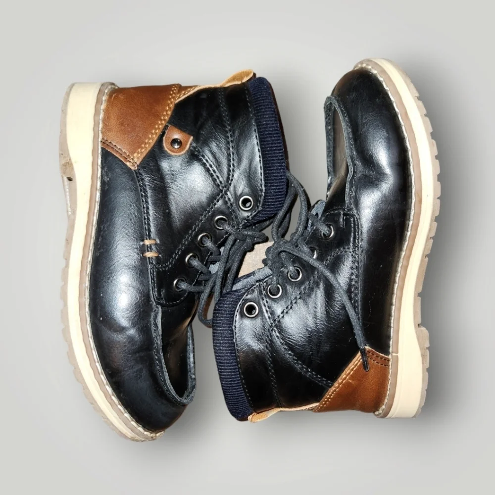 Tahari toddler Boy's Black & Brown Boots